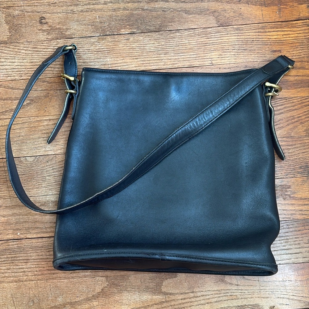 Vintage Coach Black Shoulder Bag gold hardware